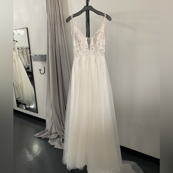 Size 6 Wedding Dress, BRAND NEW - Picture 5 of 5